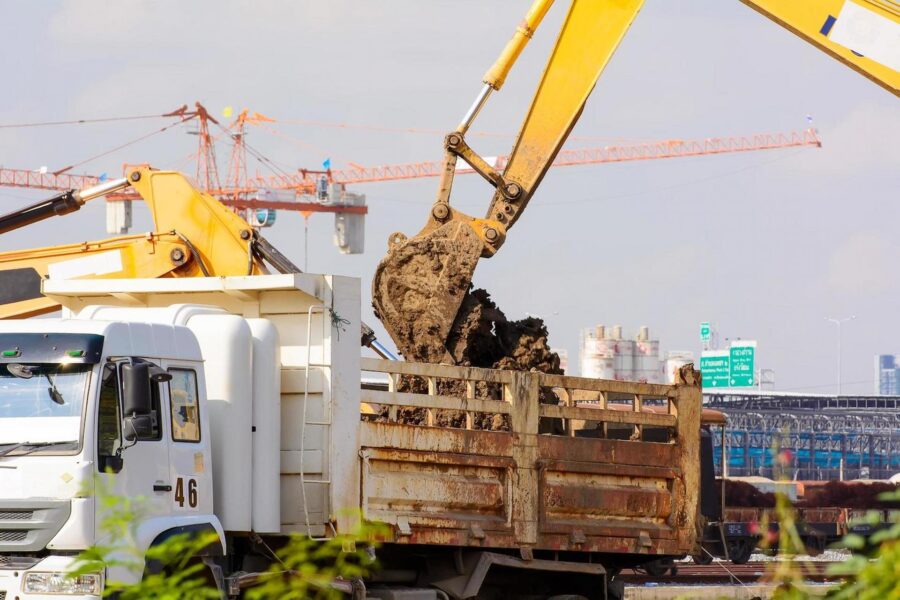 Why Grab Hire Lorries Are Essential for Large-Scale Excavations?